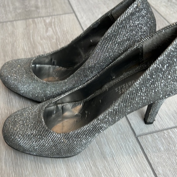 MOOTSIES Tootsies silver glitter pumps size 6 - Picture 8 of 9
